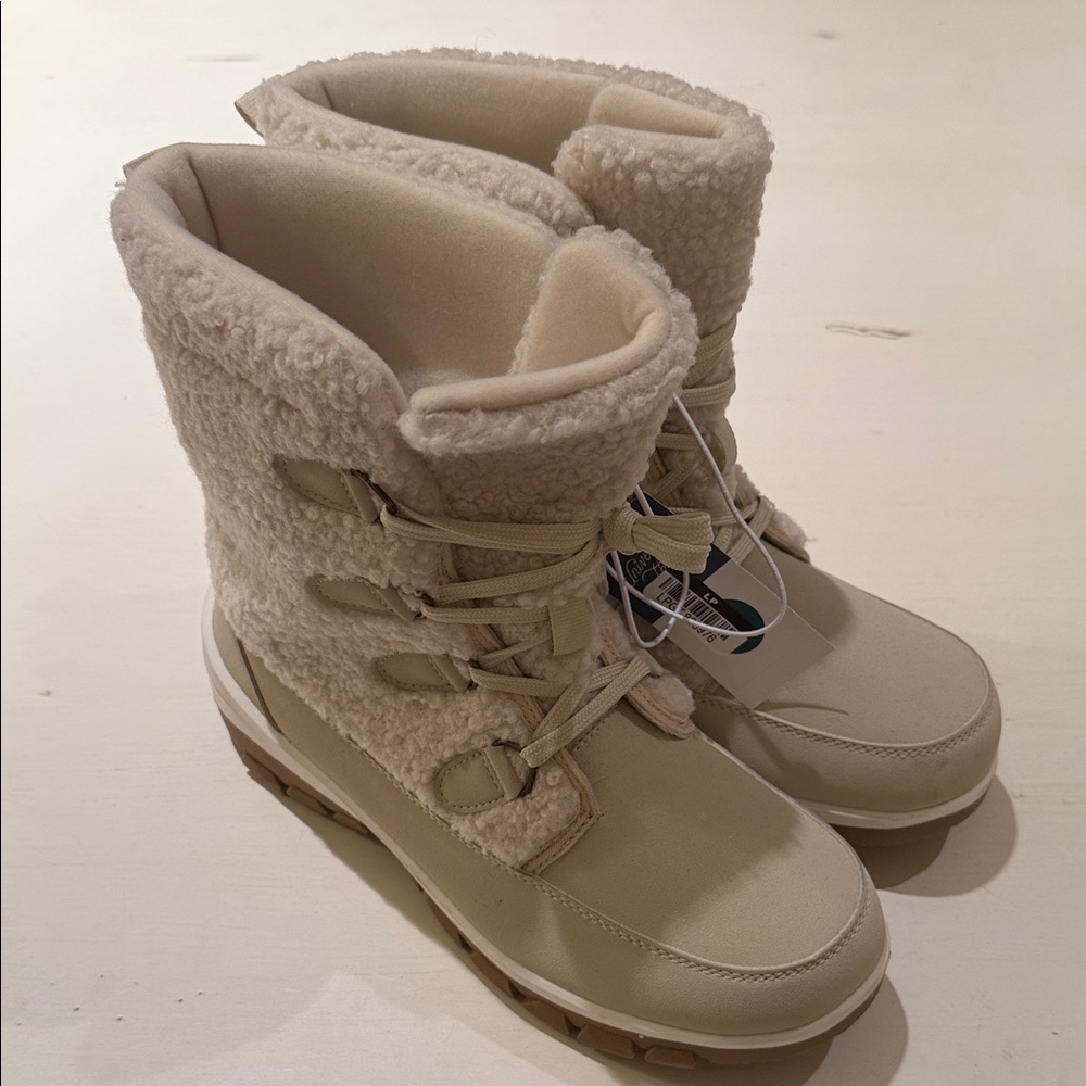 NEW Women's Beige Winter Boots NEW sz 9